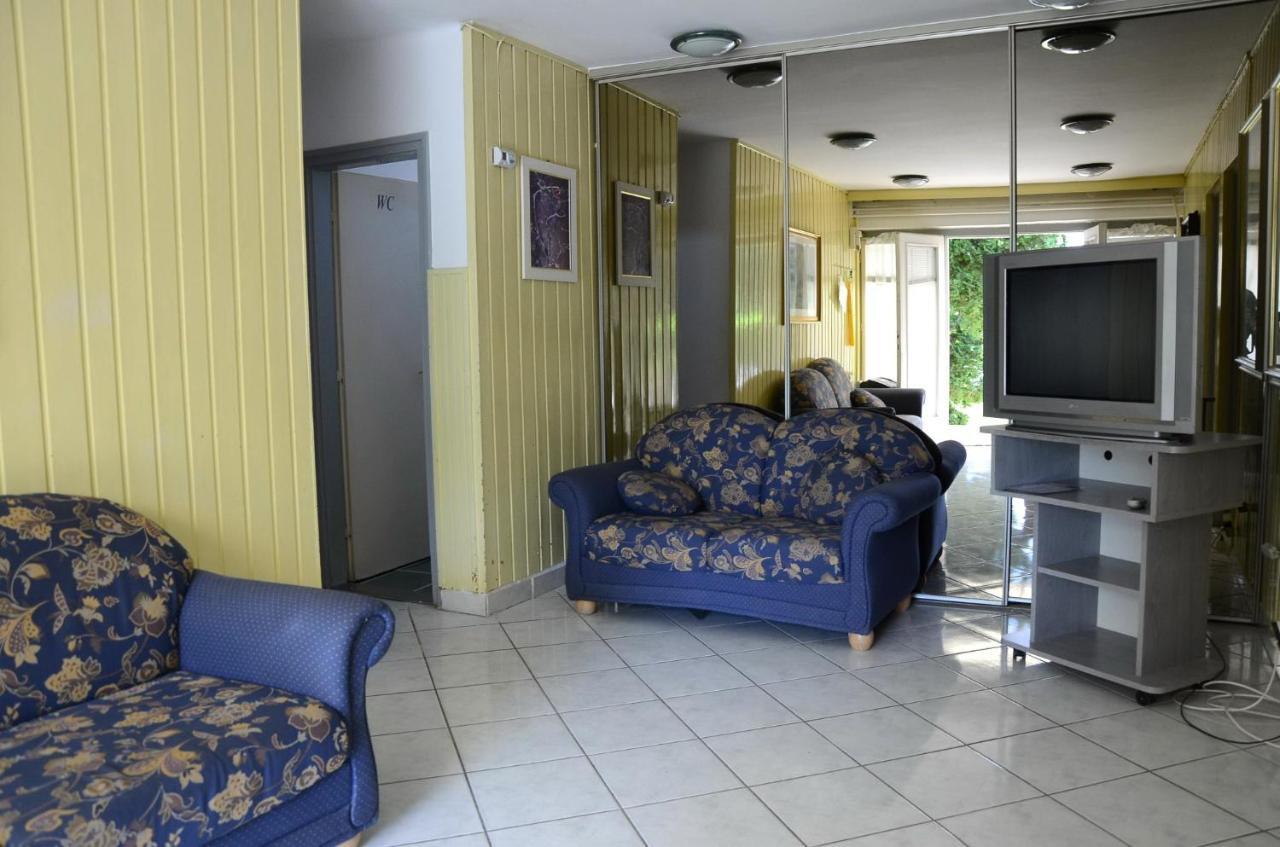 Samson Apartment Hajdúszoboszló الغرفة الصورة